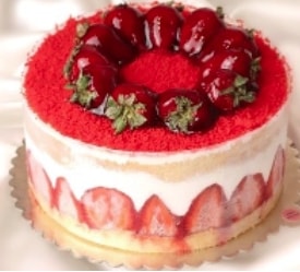 Ağızda Dağılan Çilekli Mois Pasta